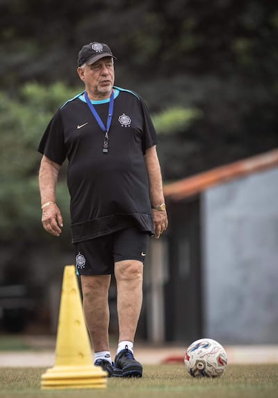 Éver Hugo Almeida Almada (77 años), director técnico de Olimpia.
