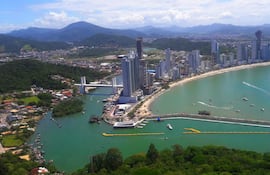 Vista aérea de la ciudad balneario de Camboriú. Archivo.