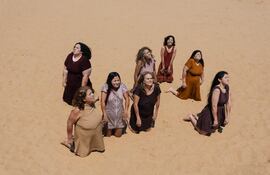 Obra Mujeres de arena
De Maria Victoria Martinez Vrignaud <victoria.martinez@abc.com.py>
Destinatario Foto ABC <foto@abc.com.py>
Fecha 18-11-2025