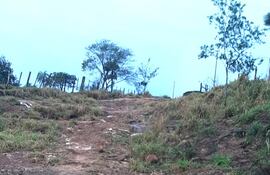 Piden urgente reparación del tramo Tacuapity -César Barrientos porque se encuentra intransitable.