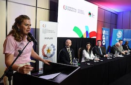 Ministra Teresa Barán habla durante el lanzamiento del proyecto nacional para el fortalecimiento y preparación para futuras pandemias.