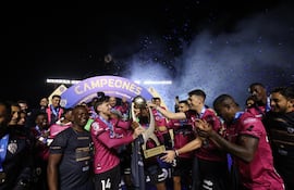 Independiente del Valle, con el goleador paraguayo, Carlos "Cocoliso" González en sus filas se coronó como Supercampeón en Ecuador.