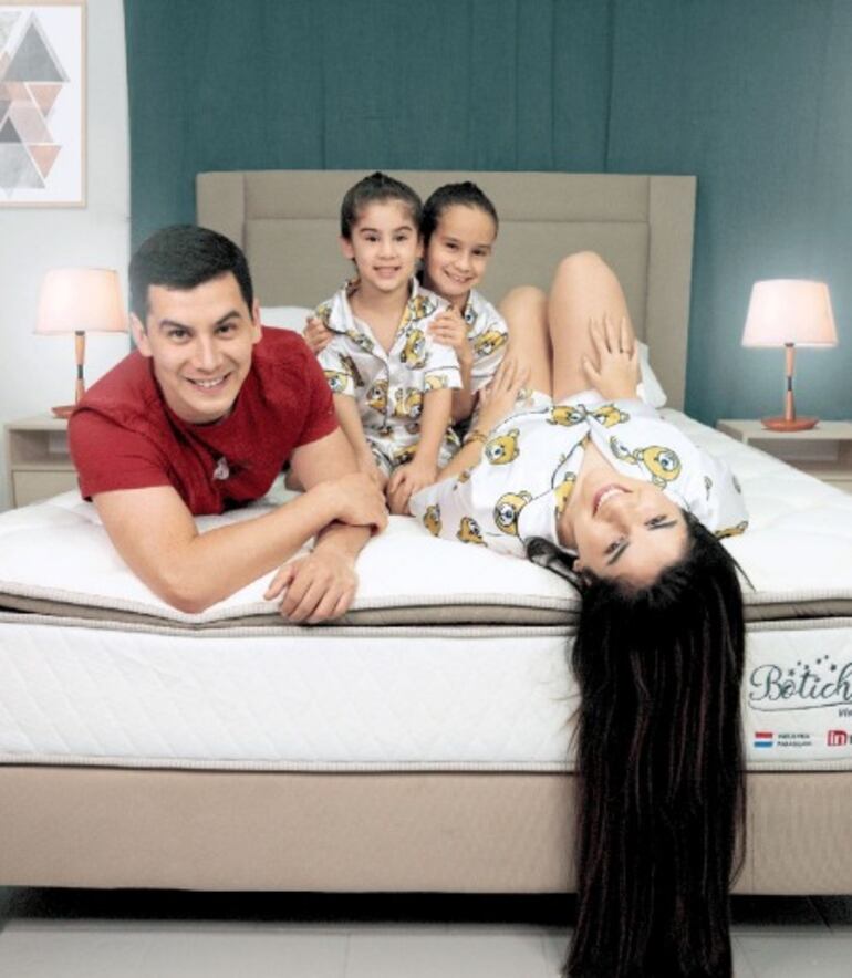 Clientes satisfechos y felices, con su sommier de la Línea Renacimiento.