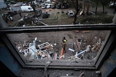 Daños tras un ataque ruso en un barrio residencial de Járkov, Ucrania, el 5 de octubre de 2026, en medio de la actual invasión rusa.