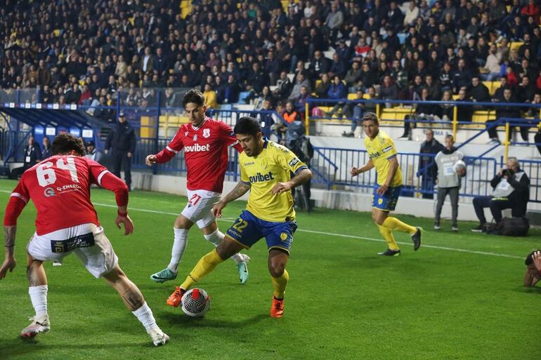 Sergio Díaz  juega en el Panetolikos de Grecia.