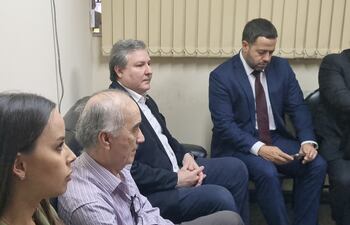 Rafael Filizzola, ex ministro del Interior y actual senador por el PDP; y el fiscal anticorrupción Francisco Cabrera durante la audiencia preliminar.