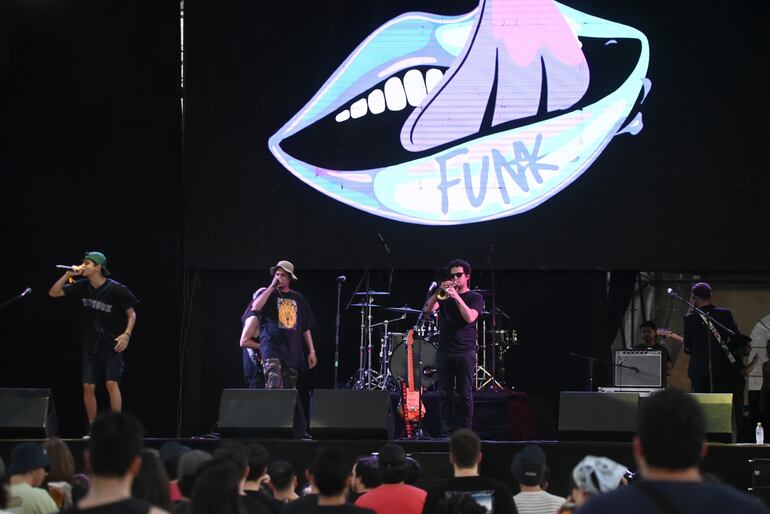 La banda paraguaya Funkchula se presentó en el Asúncionico en el Cómite Olímpico Paraguayo.