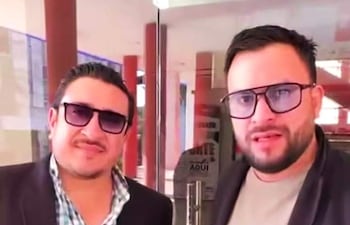 De izquierda a derecha: Gustavo Penayo Arce (ANR-HC), intendente de Caapucú que analiza descabalgar su candidatura a la reelección, junto con su hermano, Ramón Penayo Arce, quien surge como la principal alternativa para sucederlo.