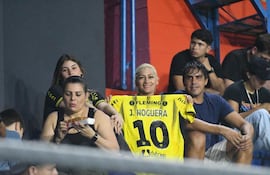 La familia de Junior Noguera, brindando su apoyo al talentoso volante ofensivo de Recoleta FC.