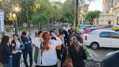 Protesta de postulantes al concurso para la sanidad de la Policía Nacional .