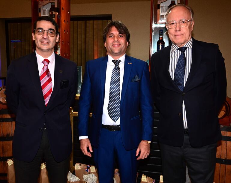 José Ocampos, Pierluigi Melillo, el embajador de Argentina, Guillermo Nielsen.
