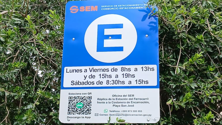 Cartel del Servicio de Estacionamiento Medido en Encarnación.