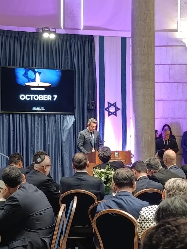 Pedro Alliana en la conmemoración a las víctimas del 7 de octubre de 2024.