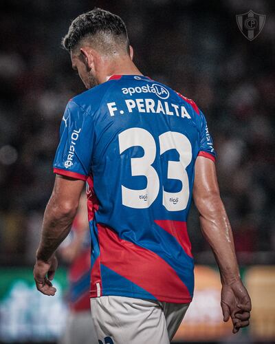 Fabrizio Peralta, titular en Cerro Porteño ante Olimpia.