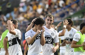 Eduardo Delmás, futbolista de Olimpia, festeja un gol en el partido frente a Guaraní por la fecha 12 del torneo Apertura 2026 de la Primera División de Paraguay en el estadio Erico Galeano, en Capiatá, Paraguay.