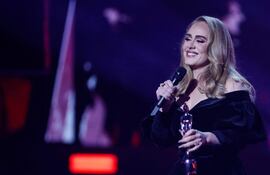 La cantante británica Adele confirmó que está casada.