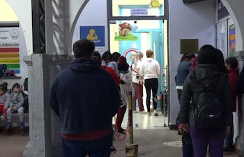 Los pacientes se quejan por las horas de espera para ser atendidos.