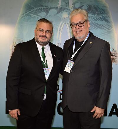 El doctor José Manuel Fusillo Ayala, presidente del 10° Congreso Paraguayo de Neumología, y Felipe Santiago González Ávila, director del Instituto Nacional de Enfermedades Respiratorias y del Ambiente (INERAM).
