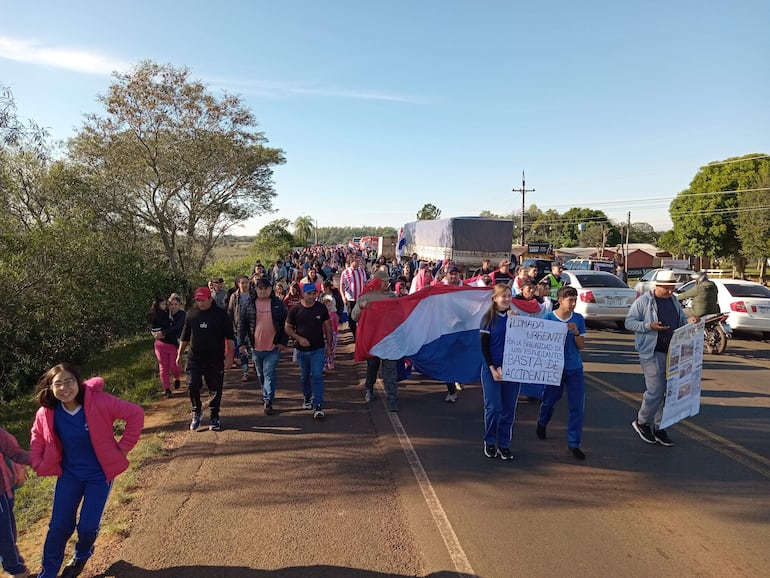 Los habitantes de Colonia 14 de Mayo marcharon para exigir medidas de seguridad en la Ruta PY08.