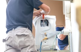 Imagen ilustrativa: uno de los cursos es para la instalación de acondicionadores de aire.