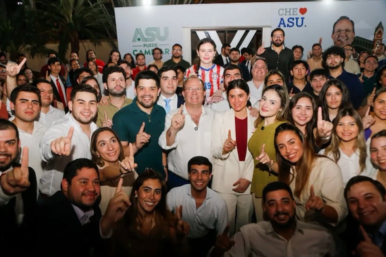 José Luis Rodríguez y Camilo Pérez, candidato a intendente de Asunción por la ANR.