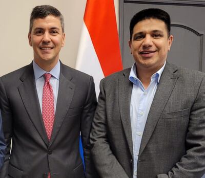 El presidente de la República, Santiago Peña y el diputado colorado Hugo Meza.