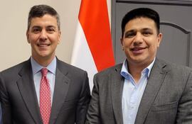 El presidente de la República, Santiago Peña y el diputado colorado Hugo Meza.