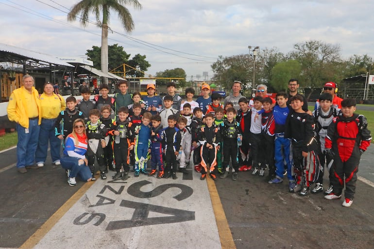 Por la mañana, compitieron los pilotos de las categorías Semillero, Cadete, Rotax Micro Max y Fórmula Mundial.