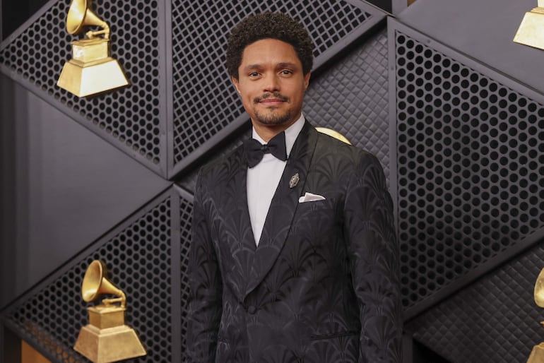 El comediante sudafricano Trevor Noah, anfitrión de la última edición de los premios Grammy.