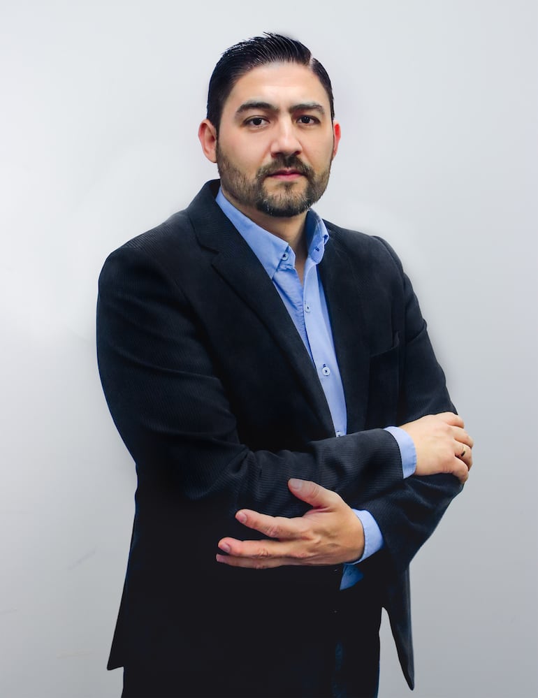 Dr. Lluery Ugalde, director académico de la Facultad de Ciencias de la Salud de la Universidad Central del Paraguay (UCP).