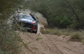 El Hyundai i20 N Rally 2 Step 2 del piloto Fau Zaldívar durante la Etapa 2 del Rally del Chaco 2025.