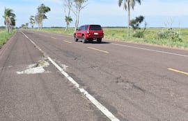 Deterioro de la capa asfáltica de la Ruta PY 20 preocupa a quienes circulan por la zona.