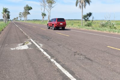 Deterioro de la capa asfáltica de la Ruta PY 20 preocupa a quienes circulan por la zona.