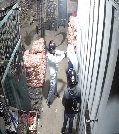 La víctima recibió un golpe con arma de fuego en la cara.