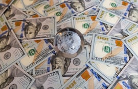 Billetes de 100 dólares, planeta.