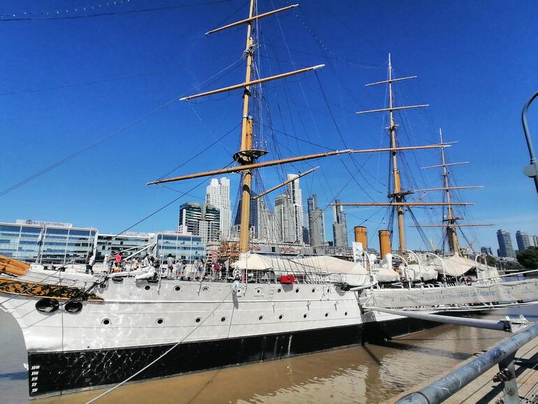 Barco Museo Fragata en Puerto Madero.