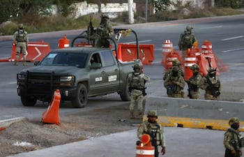 Fotografía del 22 de febrero de 2026 de integrantes del Ejército de México durante un operativo de vigilancia en Guadalajara, en Jalisco (México).