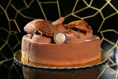 Torta brownie con mousse de chocolate.