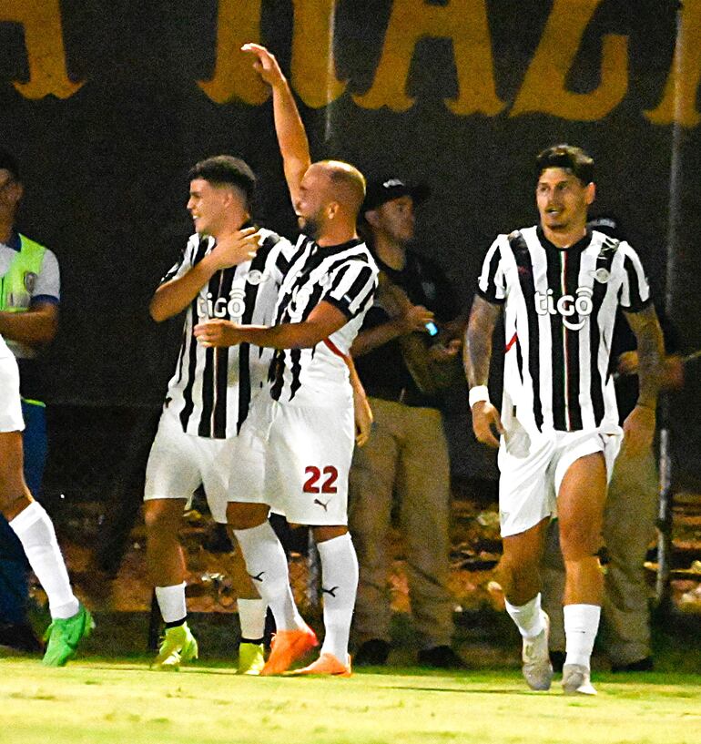 Libertad, con lo justo, se llevó el invicto y la punta a Tuyucuá.