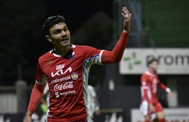 Iván Valdez, futbolista de Nacional, celebra un gol en el partido frente a Rubio Ñu por la fecha 10 del torneo Clausura 2026 de la Primera División de Paraguay en el estadio La Arboleda, en Asunción, Paraguay.