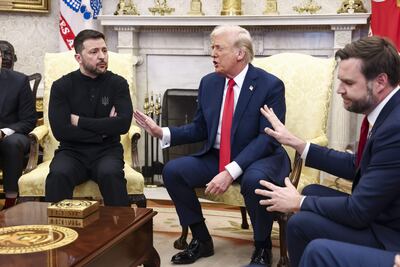 El presidente de Ucrania, Volodymyr Zelensky (i); el de Estados Unidos, Donald TRump; y el vicepresidente estadounidense,  James D. Vance (d) en el Despacho Oval. La tensión creció durante la conferencia  de prensa. 