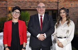 Carina Birarda, Adrián Carballo y Micaela Martínez.