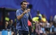 El director técnico de Argentina, Lionel Scaloni, reacciona durante el partido de semifinales de la Copa Mundial de la FIFA 2026 entre Inglaterra y Argentina, en Atlanta, EE. UU..