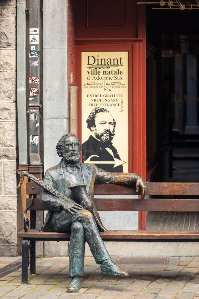 Fachada de la casa donde nació Adolphe Sax, creador del saxofón, en 1814. El sitio se convirtió en un museo en Dinant, Bélgica.