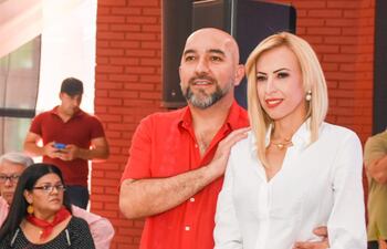 La concejala lambareña Carolina González de Arévalo (ANR-HC) y su esposo, el exdiputado Orlando Arévalo (ANR–HC).