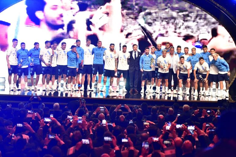 Homenaje de la Conmebol a los Campeones del Mundo.