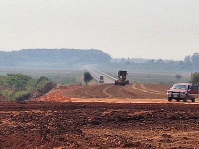 La construcción de las rotondas de la circunvalación de la ruta PY18 no avanza.
