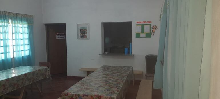 El comedor vacío en la escuela especial Despertar, de Ayolas.