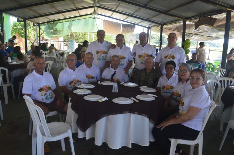 Don Francisco Enciso celebró 100 años rodeado de sus hijos.