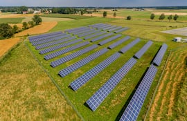 Energía solar en el campo: promesa real, pero la red gana el partido